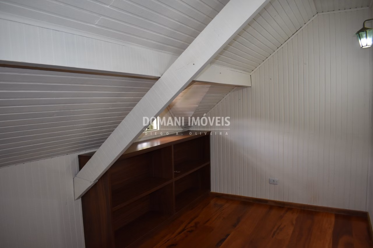 Casa de 3,450 m² em Campos do Jordão, SP