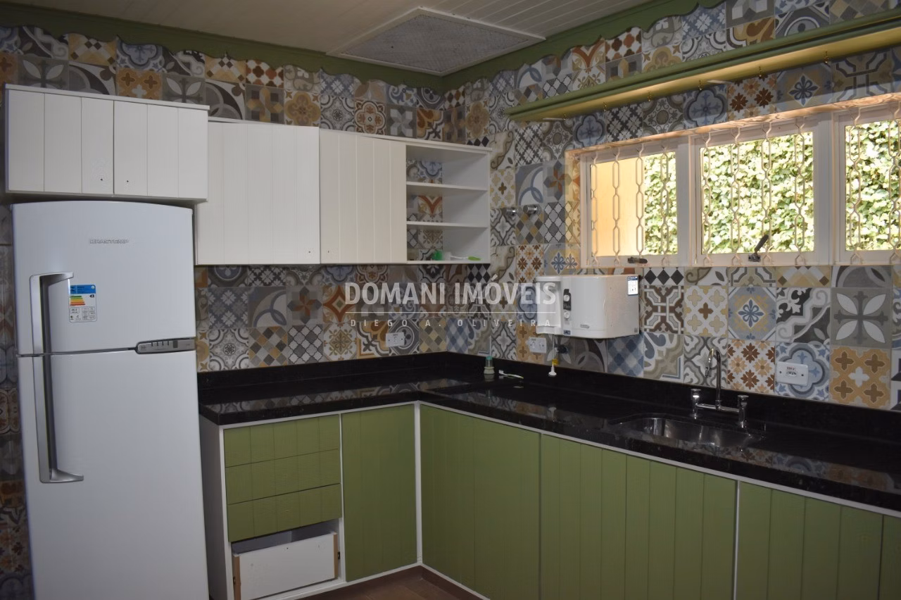 Casa de 3,450 m² em Campos do Jordão, SP
