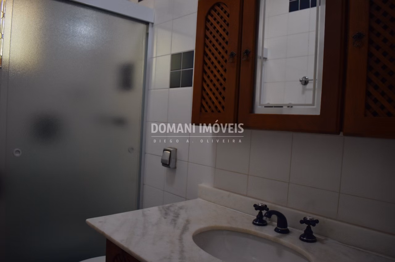 Casa de 3,450 m² em Campos do Jordão, SP