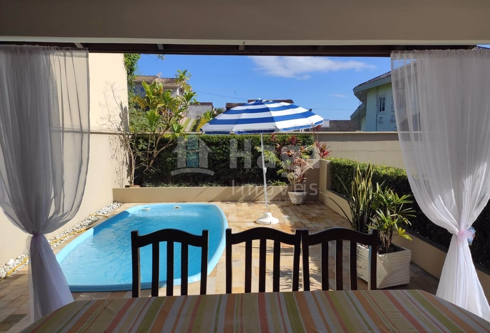 Casa de 448 m² em Brusque, SC
