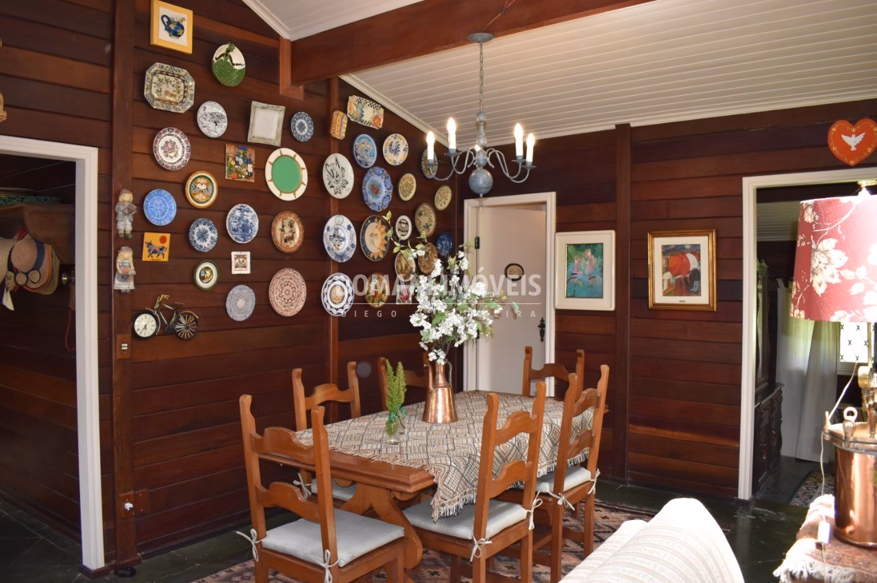 Casa de 1.060 m² em Campos do Jordão, SP