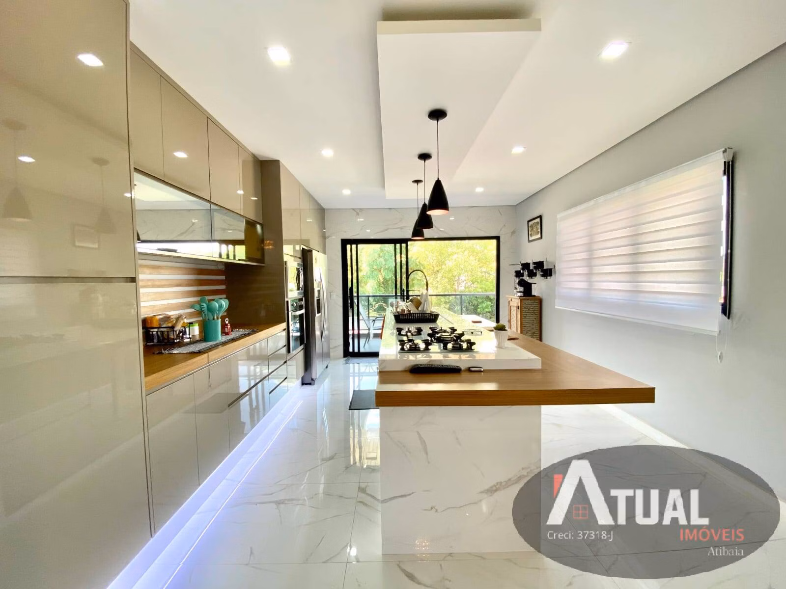 Casa de 480 m² em Piracaia, SP