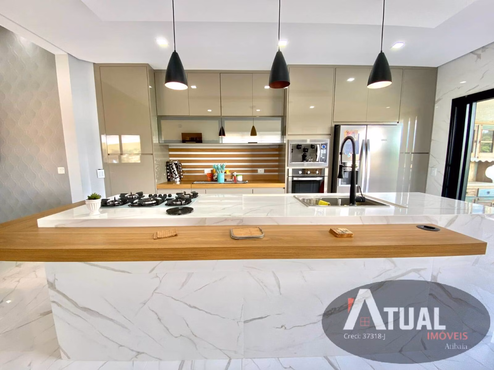Casa de 480 m² em Piracaia, SP