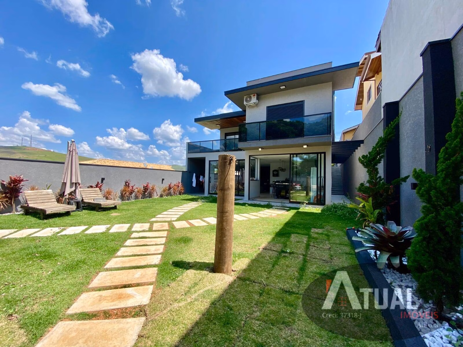 Casa de 480 m² em Piracaia, SP