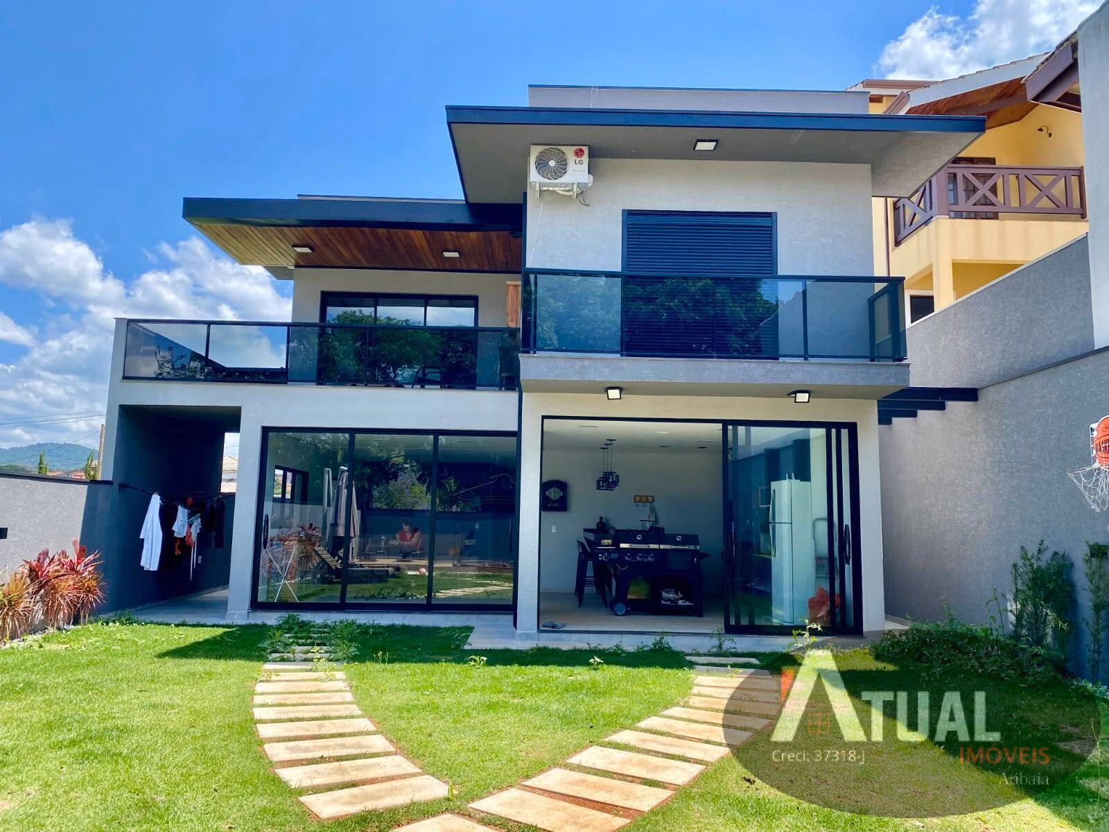 Casa de 480 m² em Piracaia, SP