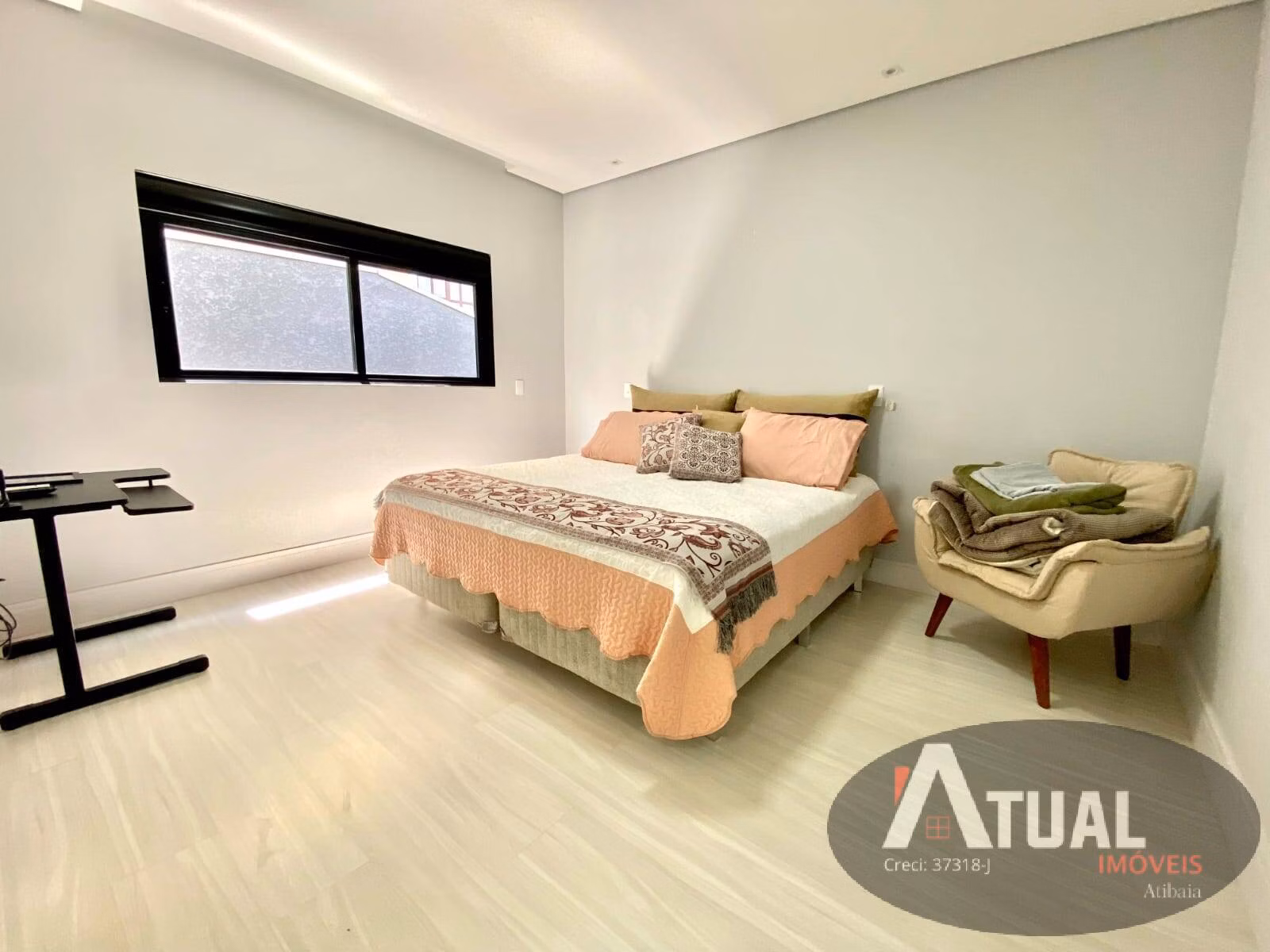 Casa de 480 m² em Piracaia, SP