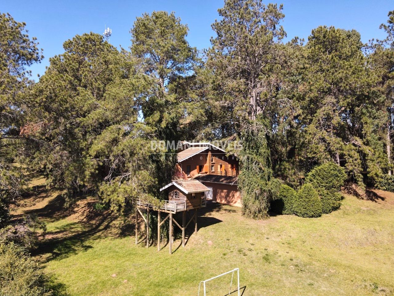 Terreno de 1,100 m² em Campos do Jordão, SP