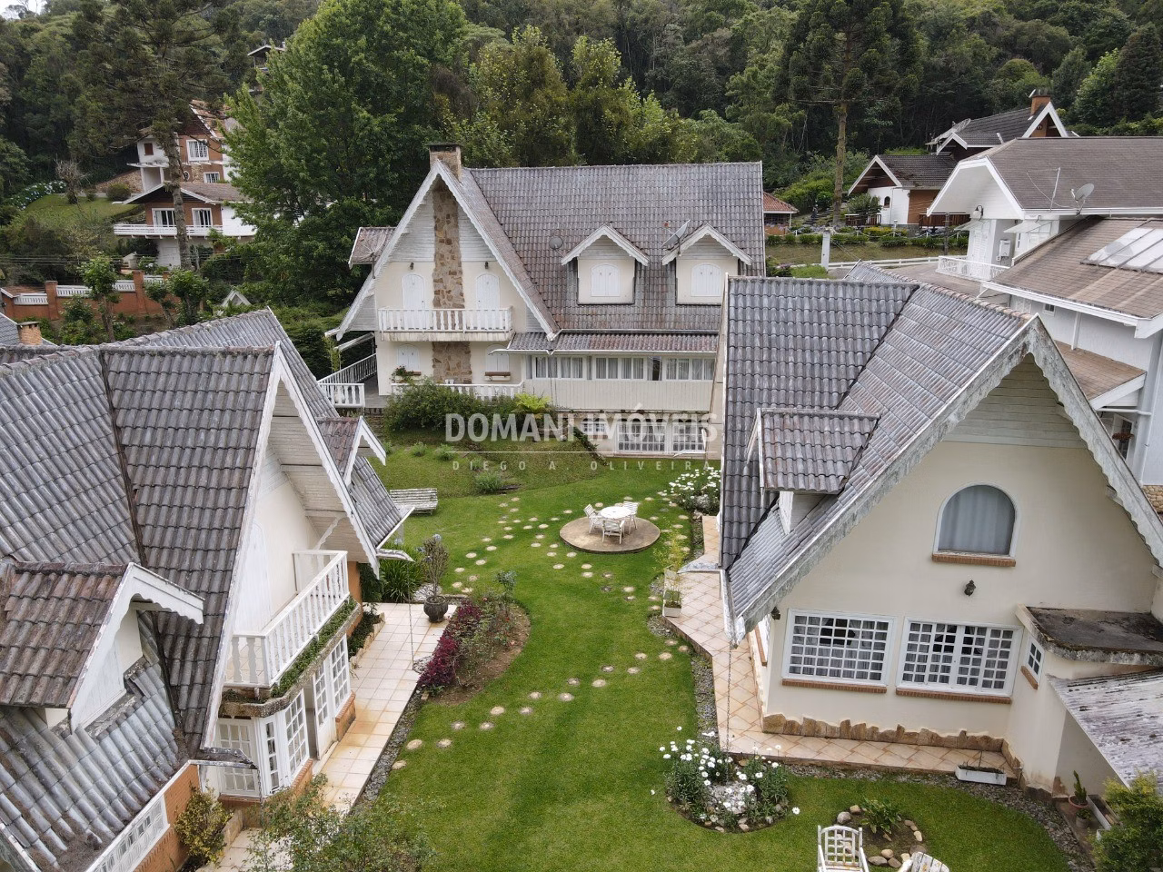 Casa de 1.015 m² em Campos do Jordão, SP