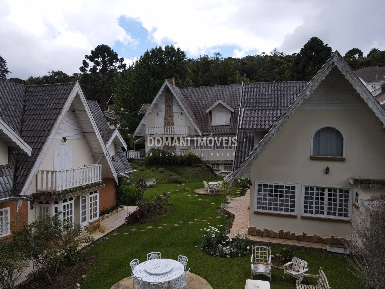 Casa de 1.015 m² em Campos do Jordão, SP