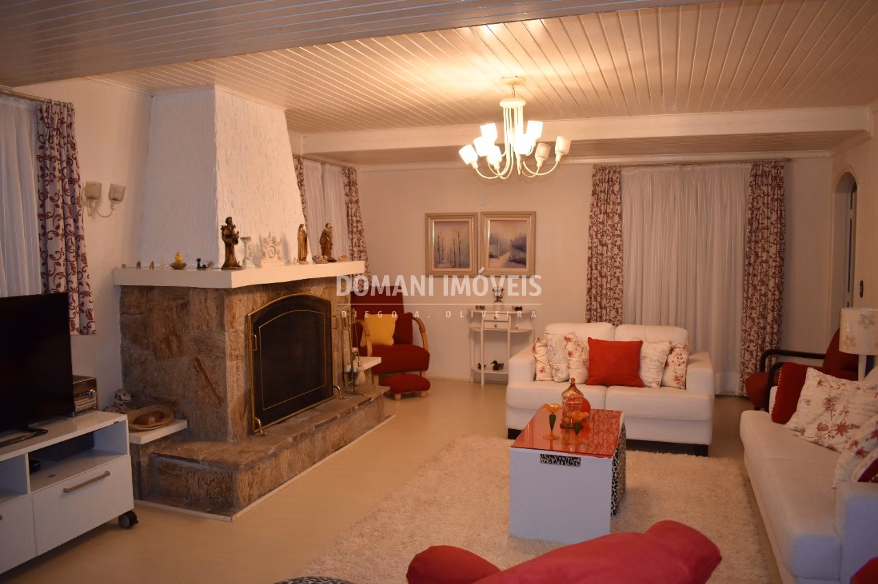 Casa de 1.015 m² em Campos do Jordão, SP