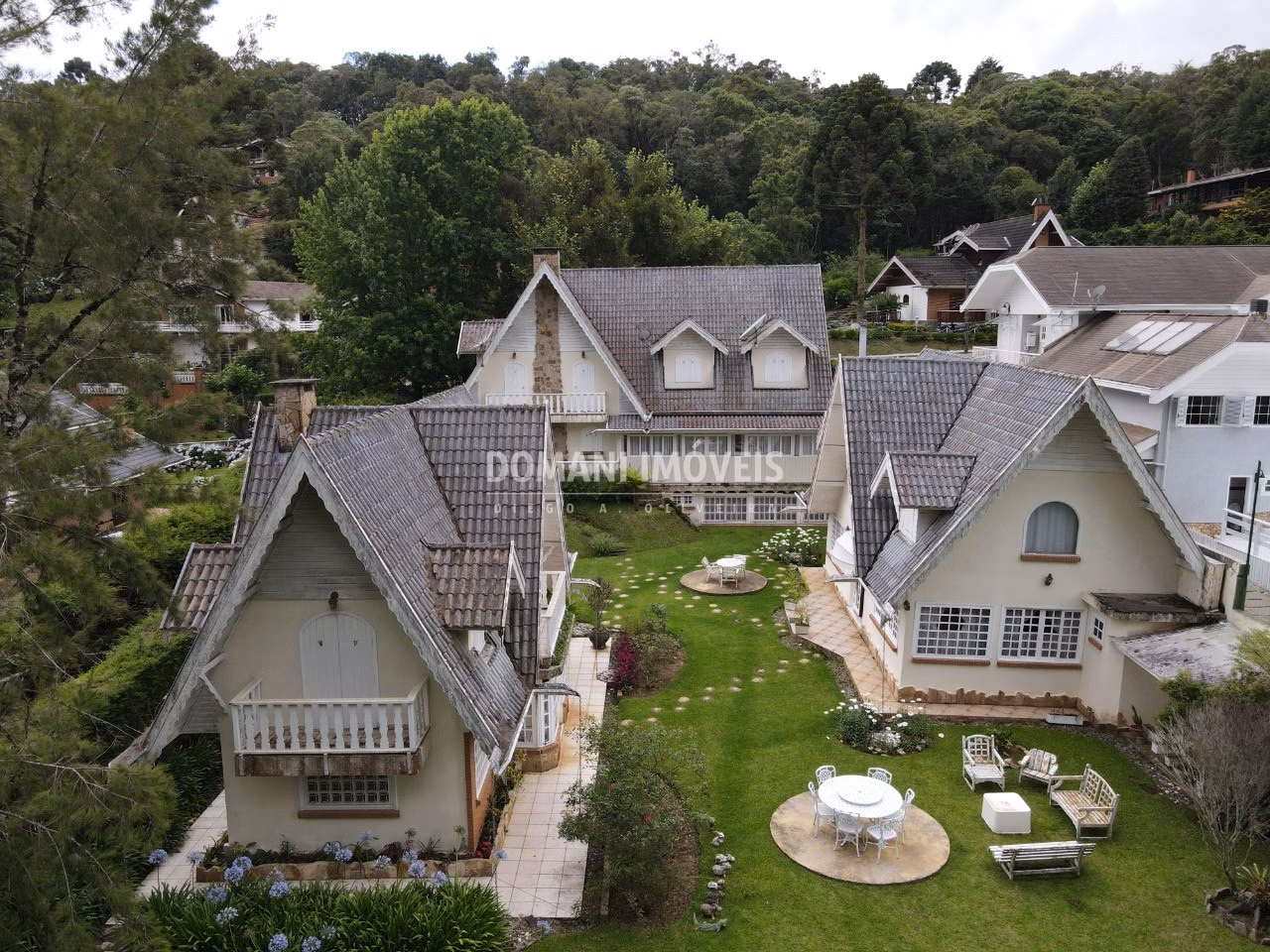 Casa de 1.015 m² em Campos do Jordão, SP
