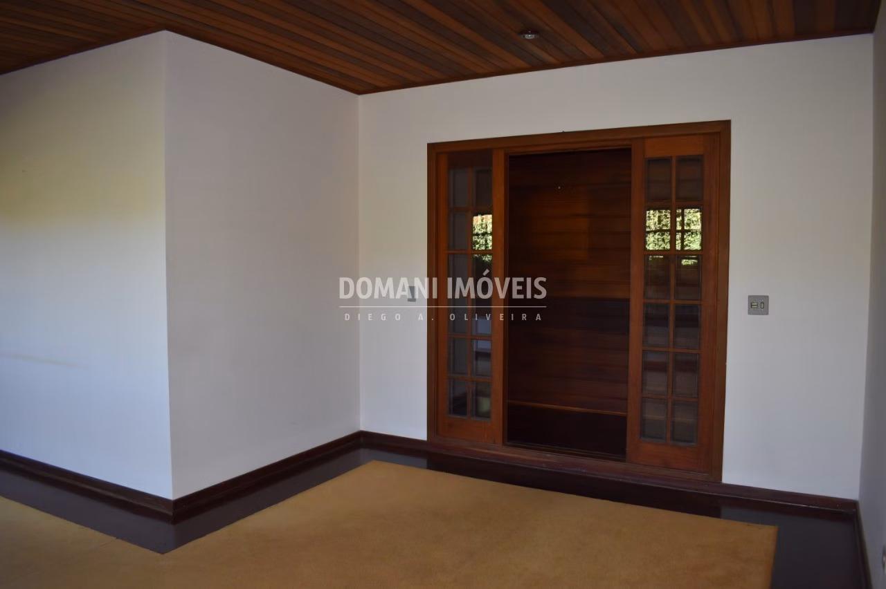 Casa de 4,740 m² em Campos do Jordão, SP