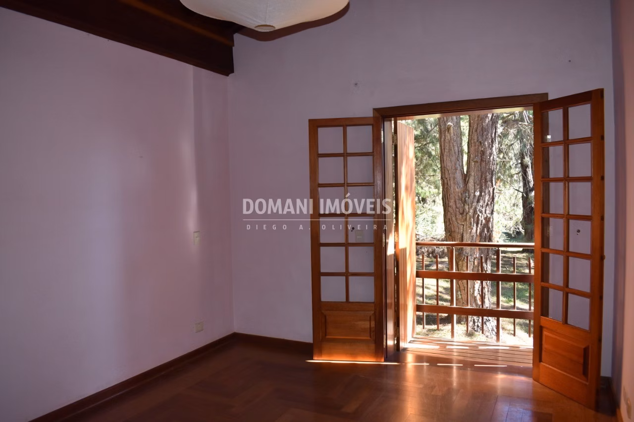 Casa de 4,740 m² em Campos do Jordão, SP