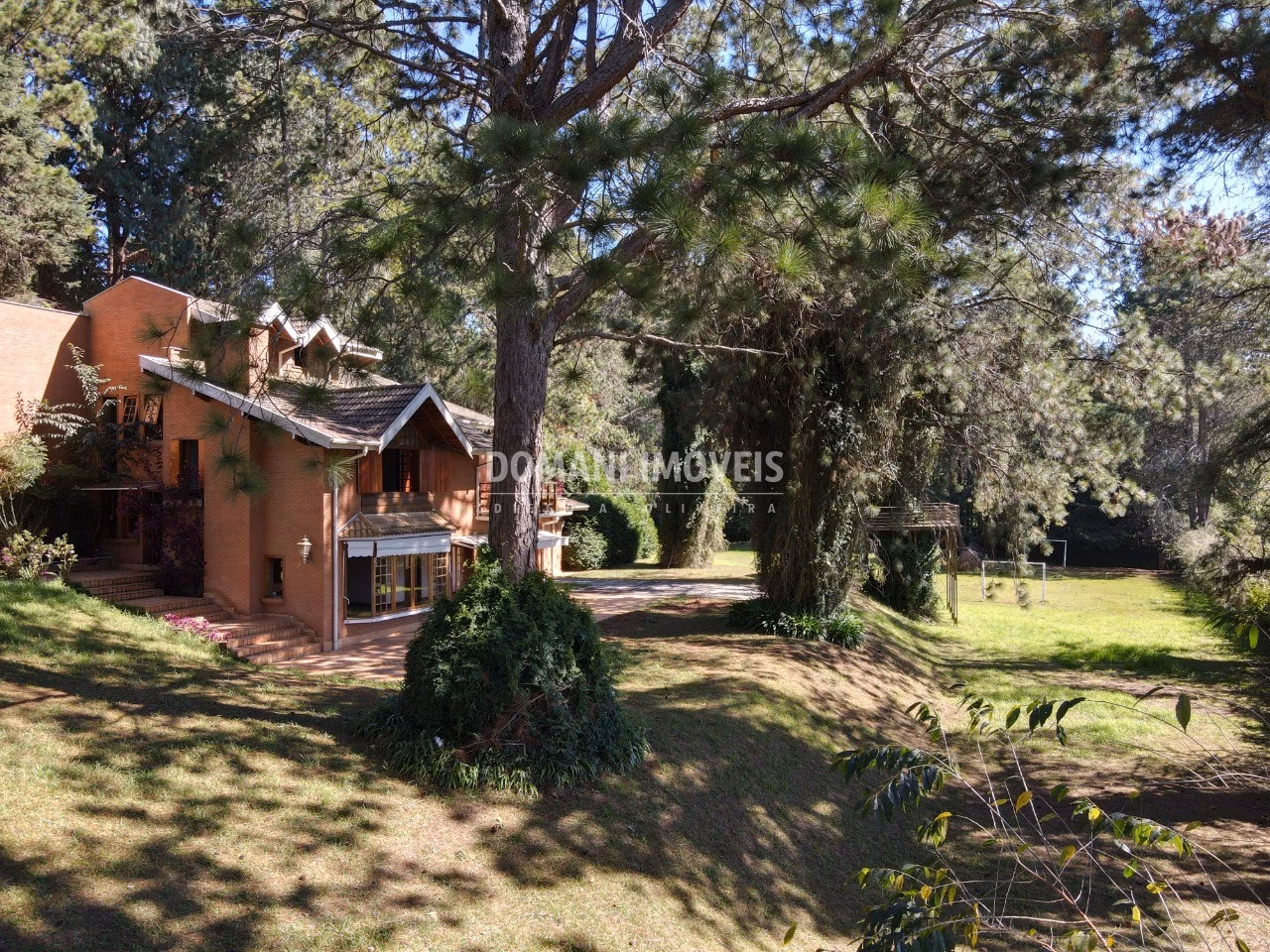 Casa de 4,740 m² em Campos do Jordão, SP
