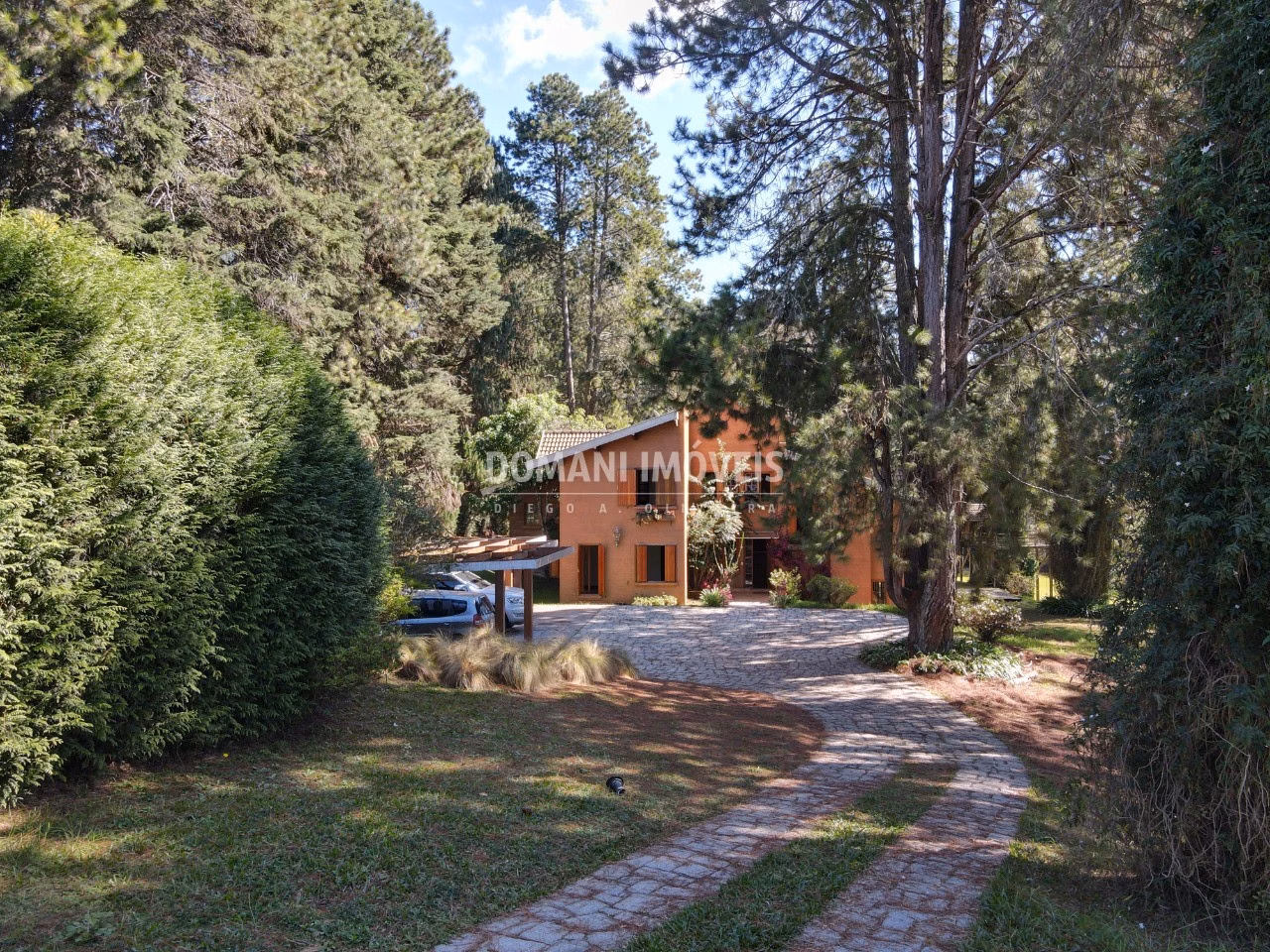Casa de 4,740 m² em Campos do Jordão, SP