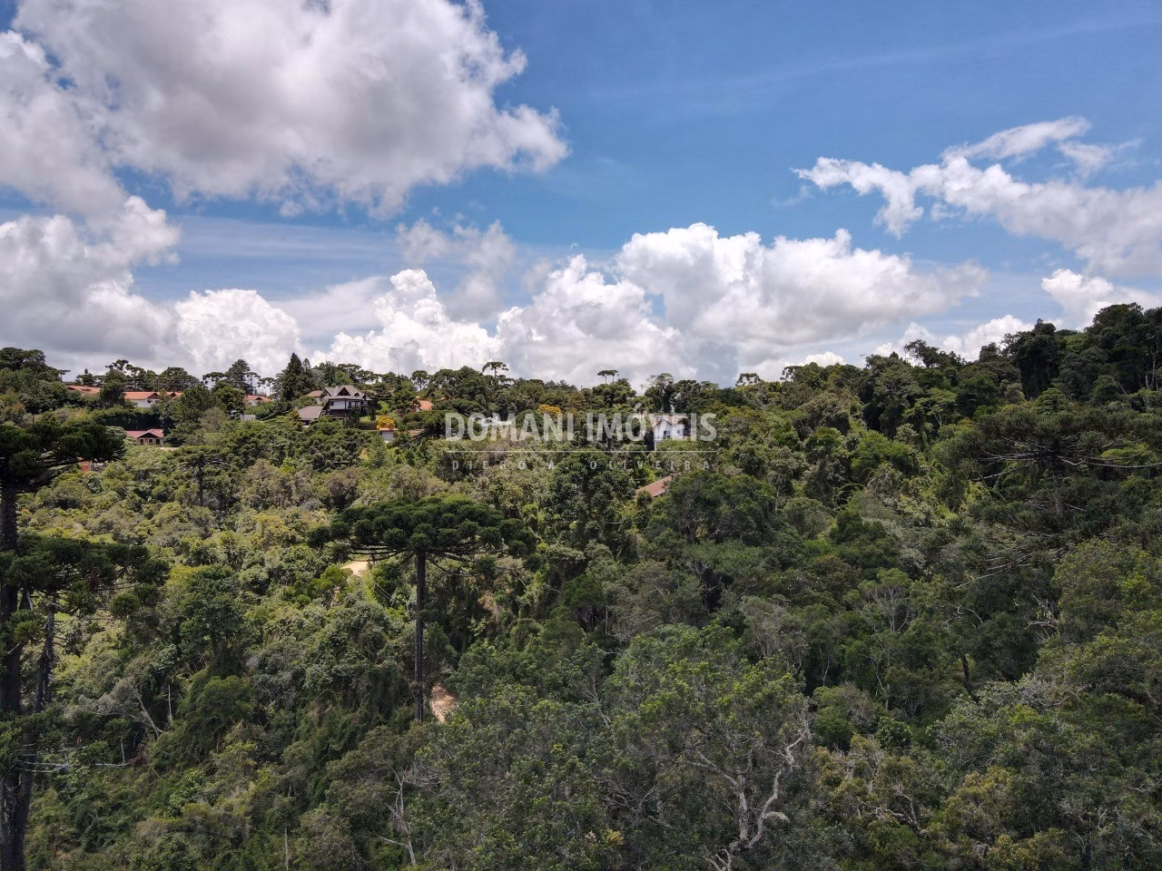 Terreno de 1.110 m² em Campos do Jordão, SP