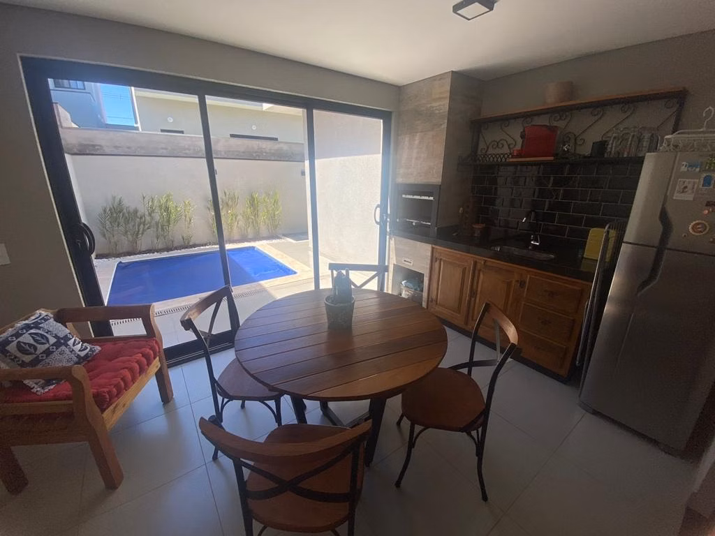 Casa de 250 m² em Paulínia, SP