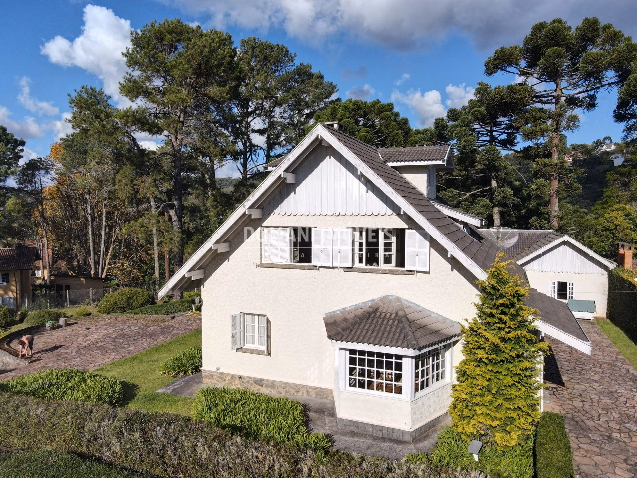 Casa de 2.740 m² em Campos do Jordão, SP