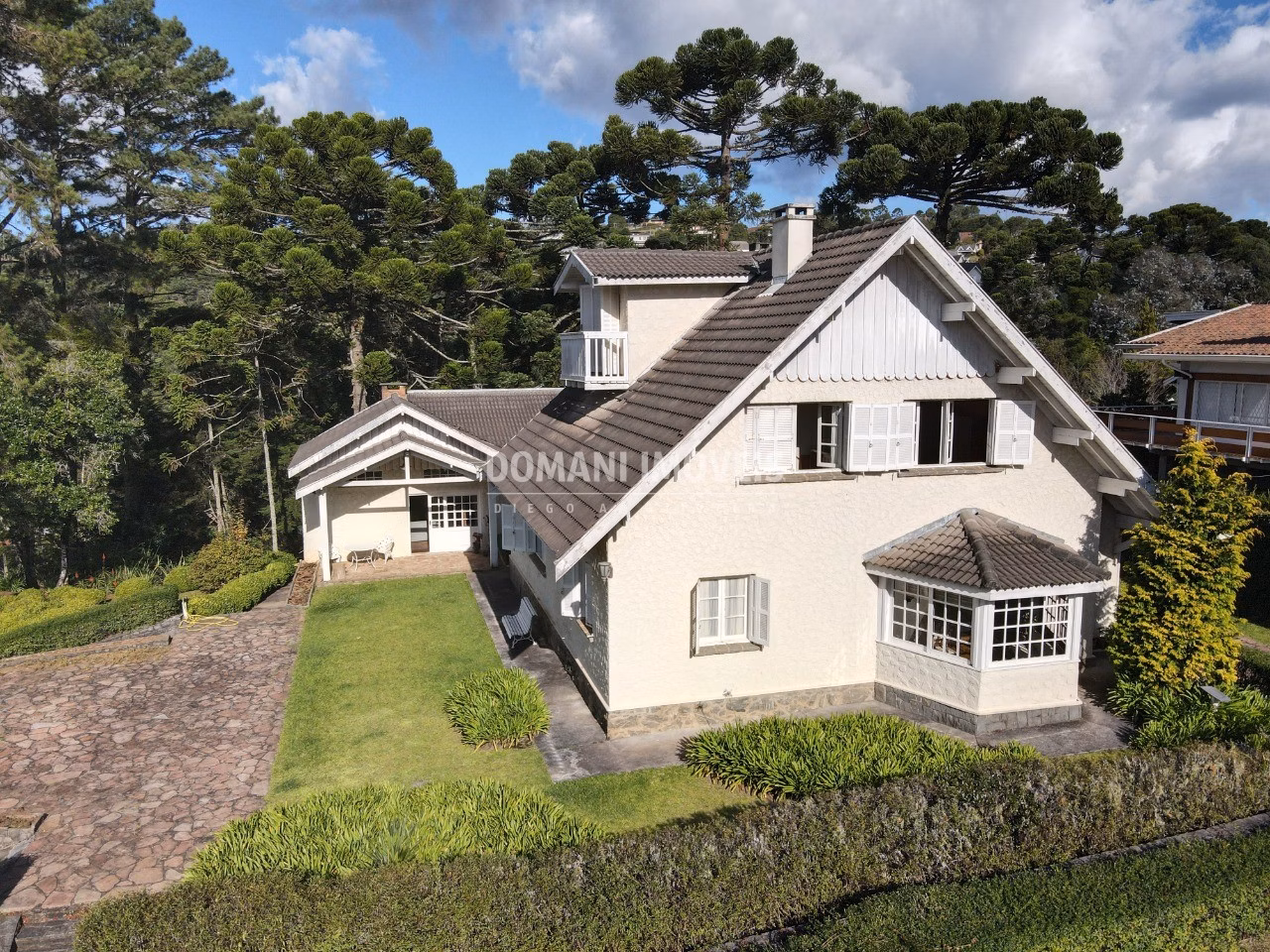 Casa de 2.740 m² em Campos do Jordão, SP