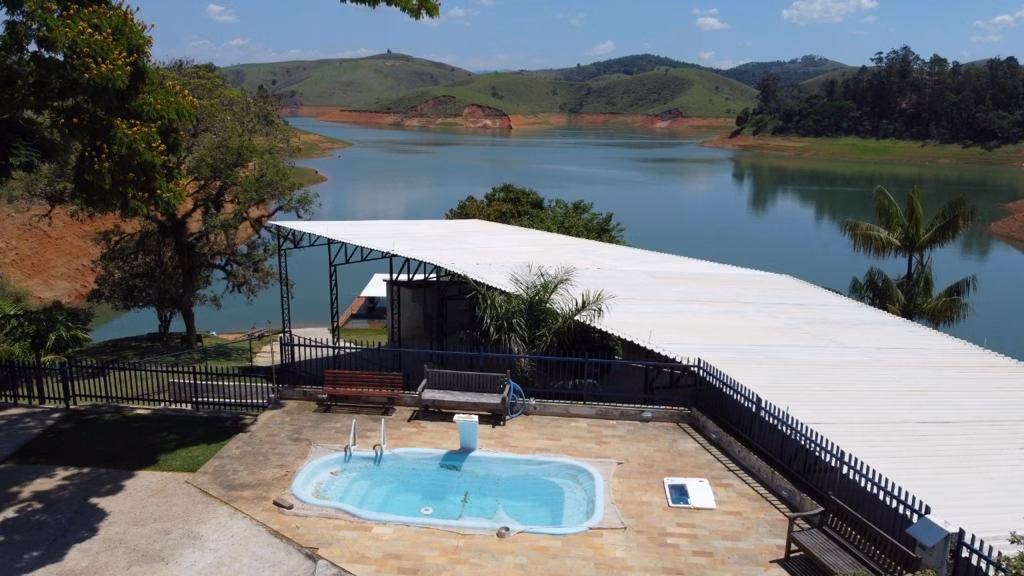 Small farm of 14 acres in São José dos Campos, SP, Brazil
