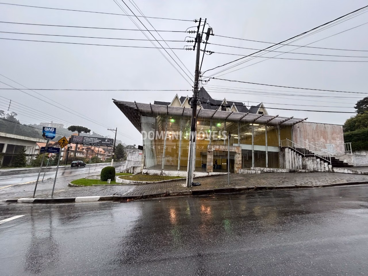 Comercial de 915 m² em Campos do Jordão, SP