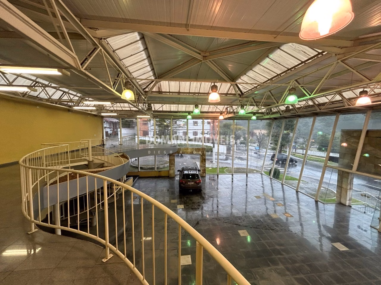 Comercial de 915 m² em Campos do Jordão, SP