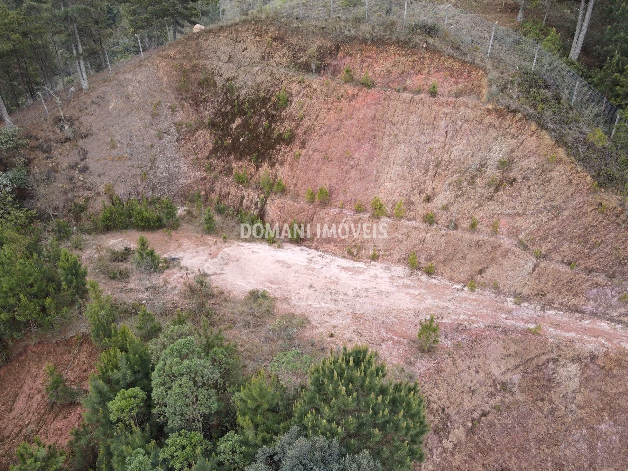 Terreno de 1.980 m² em Campos do Jordão, SP