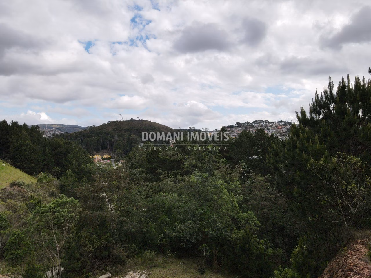 Terreno de 1.980 m² em Campos do Jordão, SP