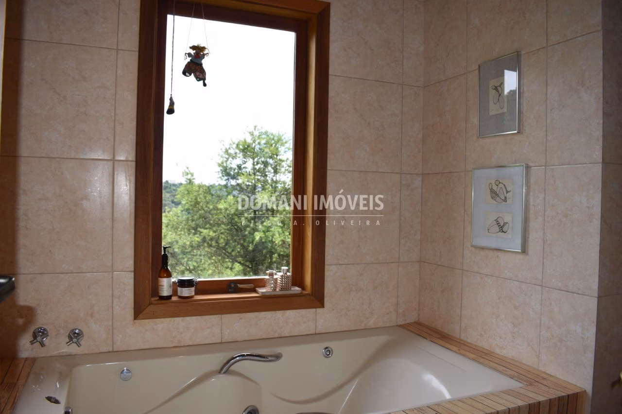 Casa de 1.280 m² em Campos do Jordão, SP