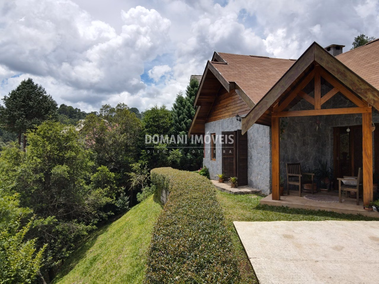 Casa de 1.280 m² em Campos do Jordão, SP