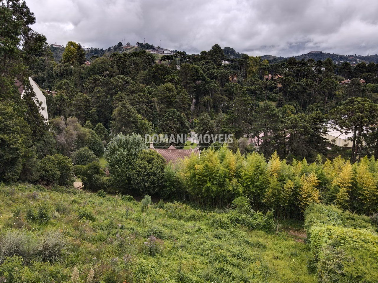 Terreno de 1.070 m² em Campos do Jordão, SP