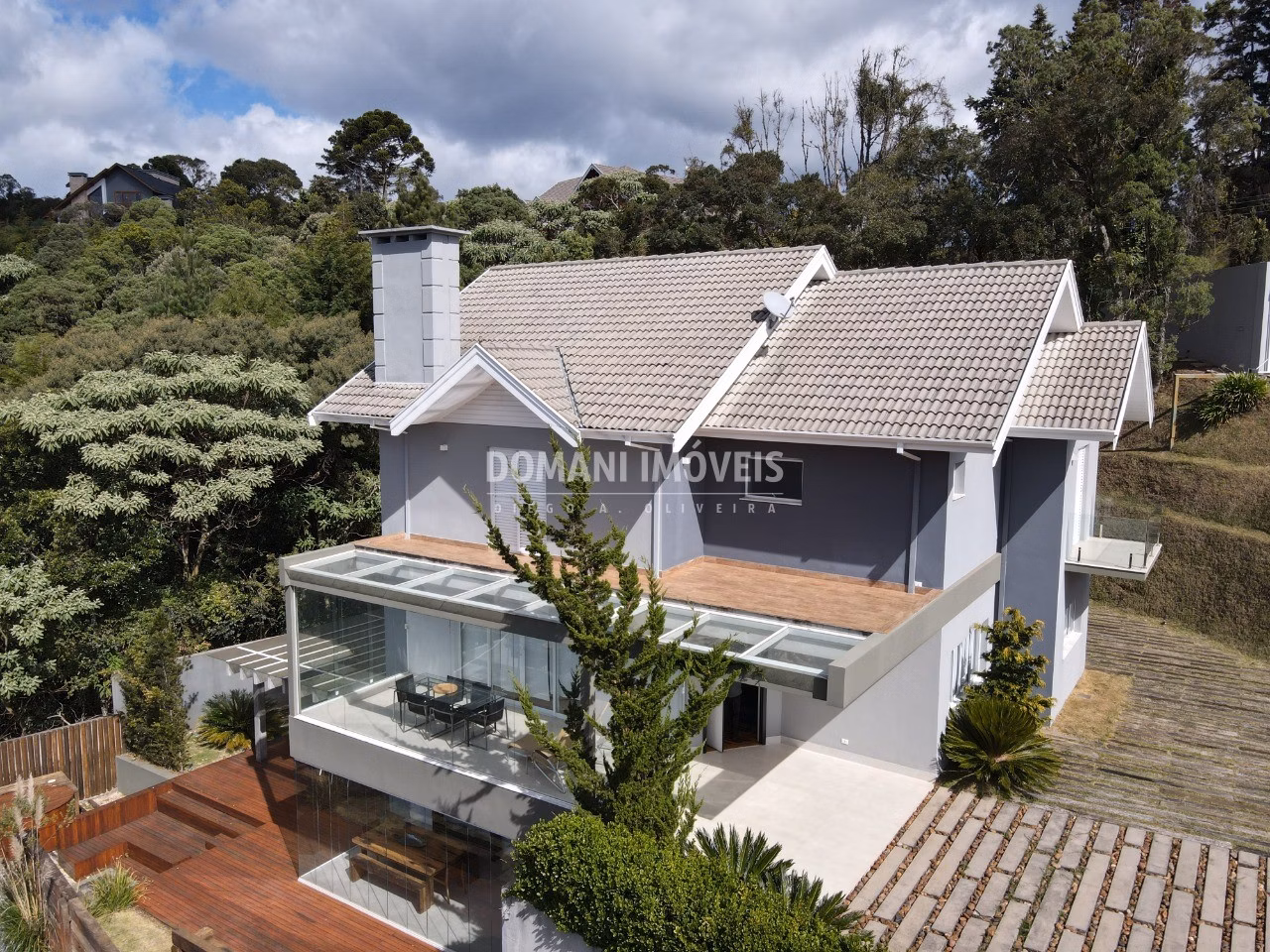 Casa de 1,050 m² em Campos do Jordão, SP
