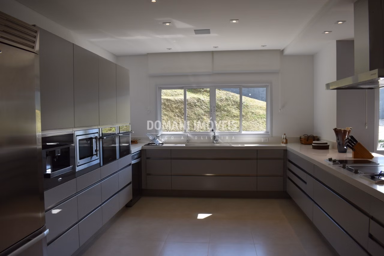 Casa de 1,050 m² em Campos do Jordão, SP