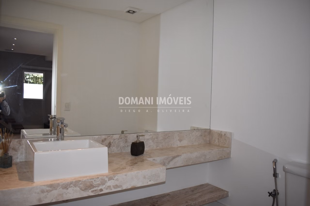 Casa de 1,050 m² em Campos do Jordão, SP