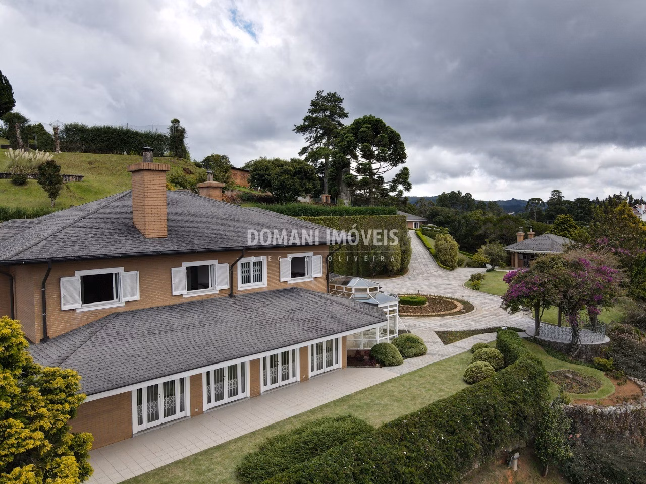 Casa de 4.910 m² em Campos do Jordão, SP