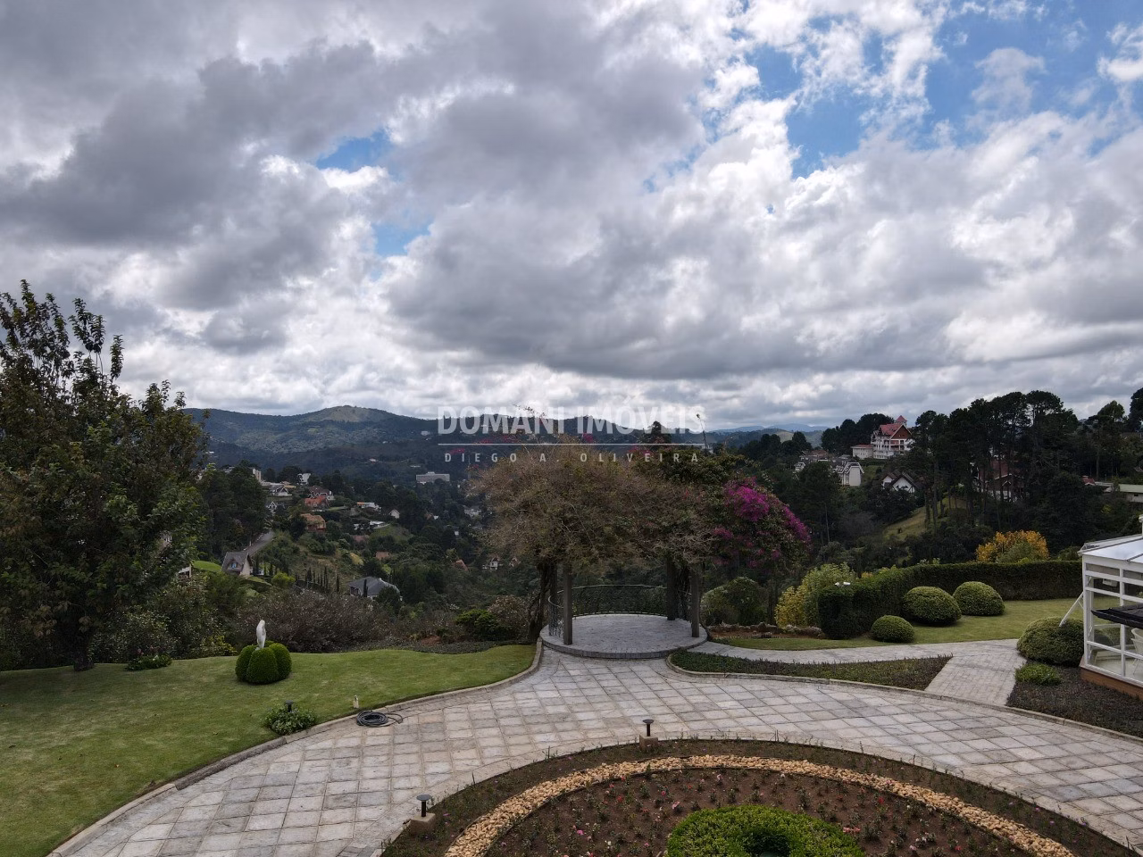 Casa de 4.910 m² em Campos do Jordão, SP