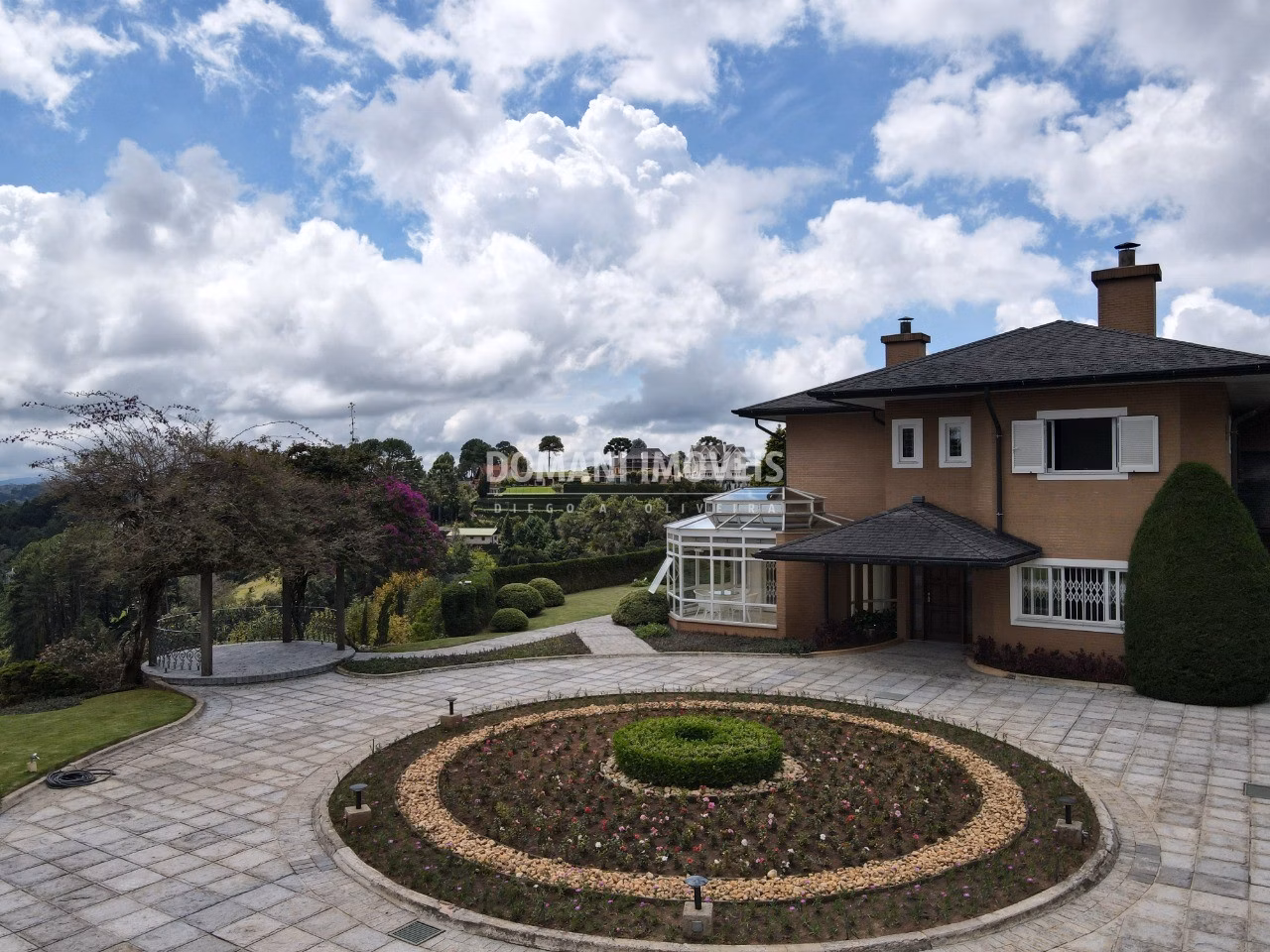 Casa de 4.910 m² em Campos do Jordão, SP