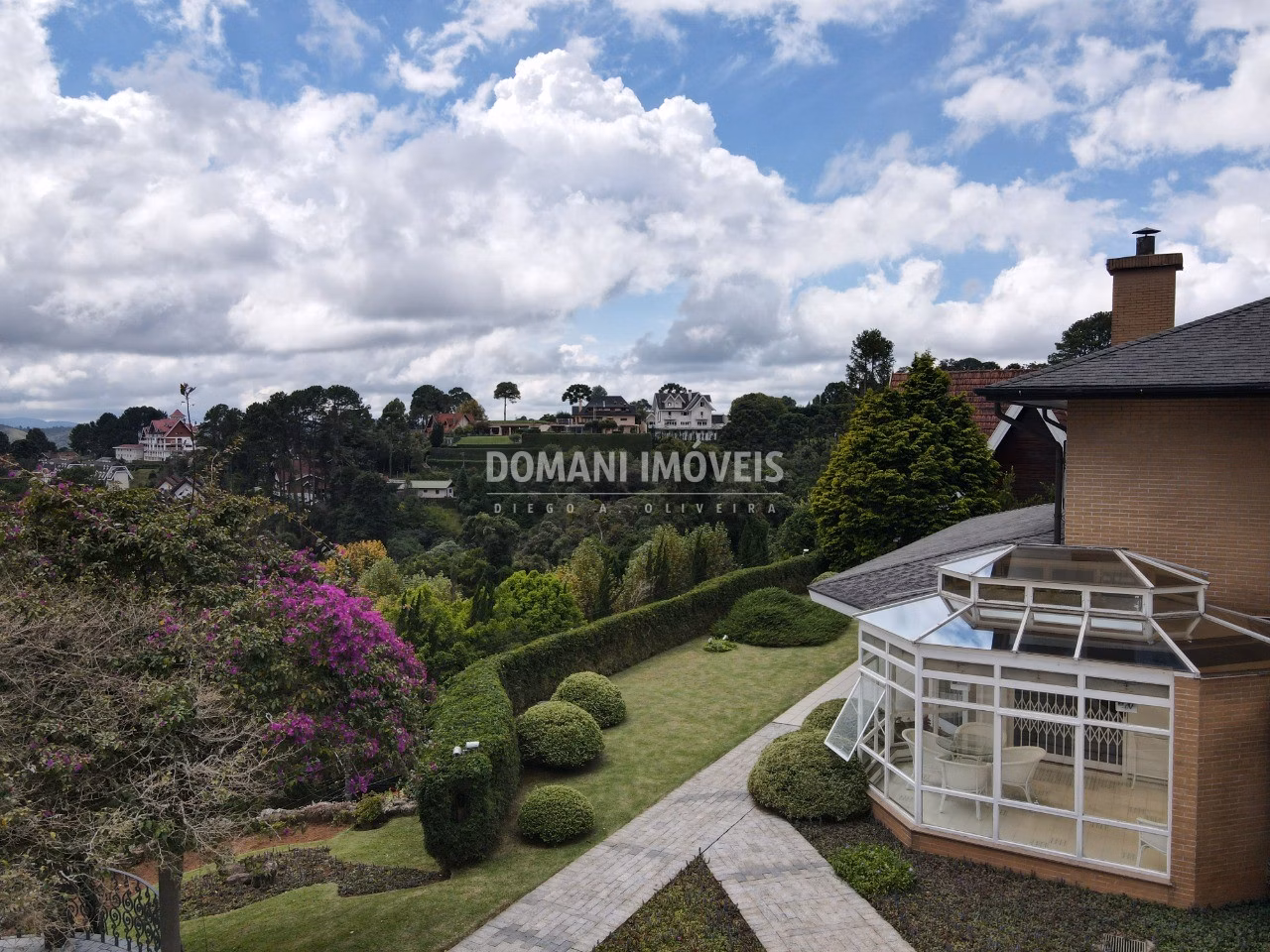 Casa de 4.910 m² em Campos do Jordão, SP