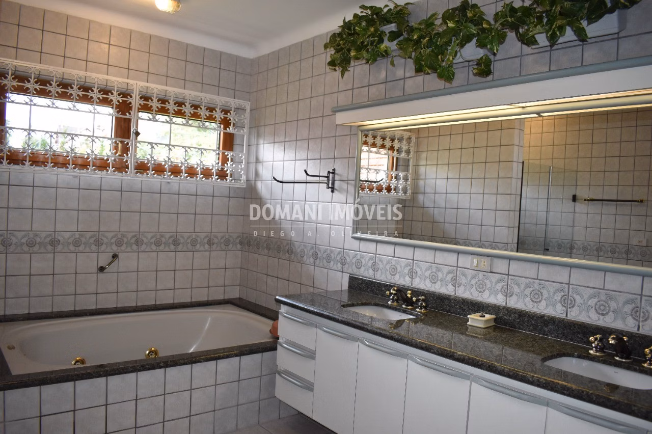 Casa de 4.910 m² em Campos do Jordão, SP