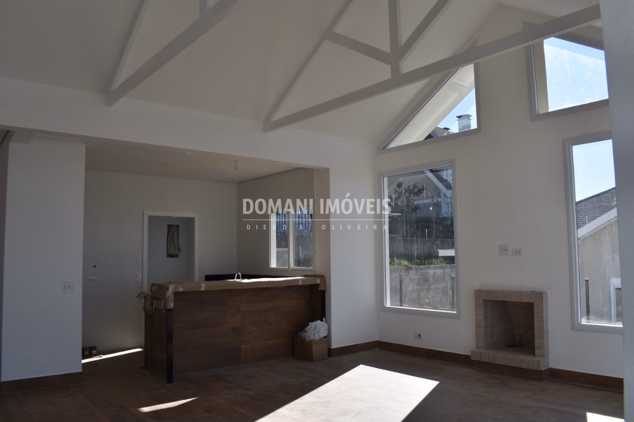 Casa de 330 m² em Campos do Jordão, SP
