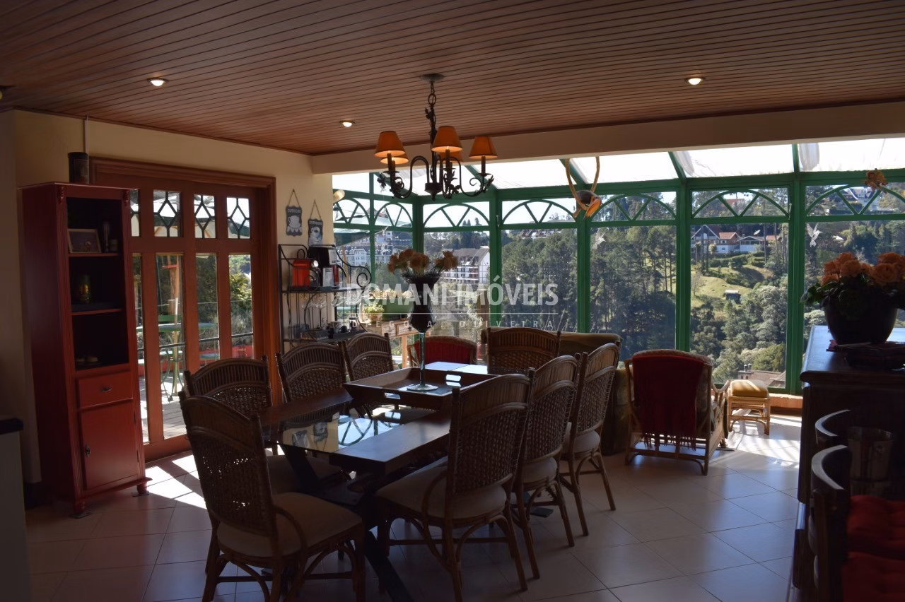 Casa de 1.140 m² em Campos do Jordão, SP