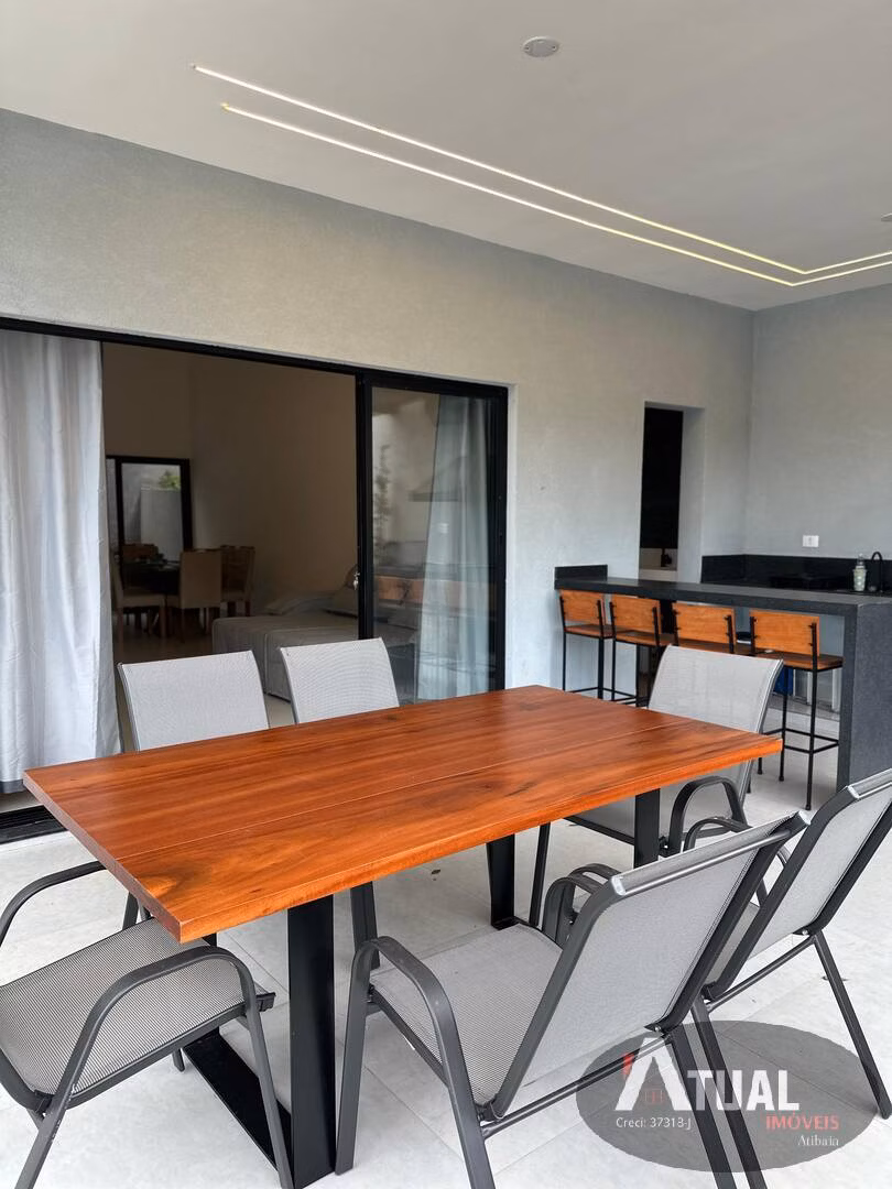 Casa de 420 m² em Atibaia, SP
