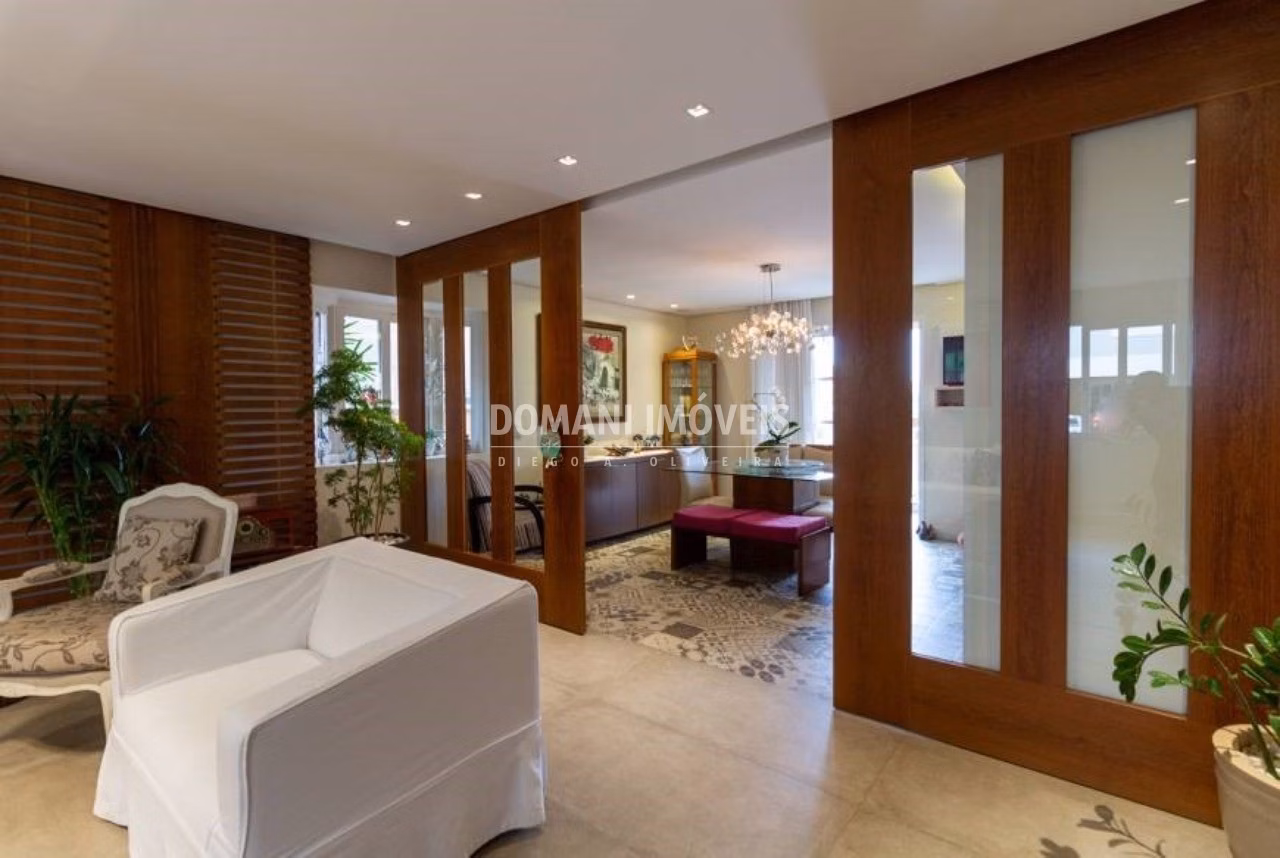 Casa de 328 m² em São Paulo, SP