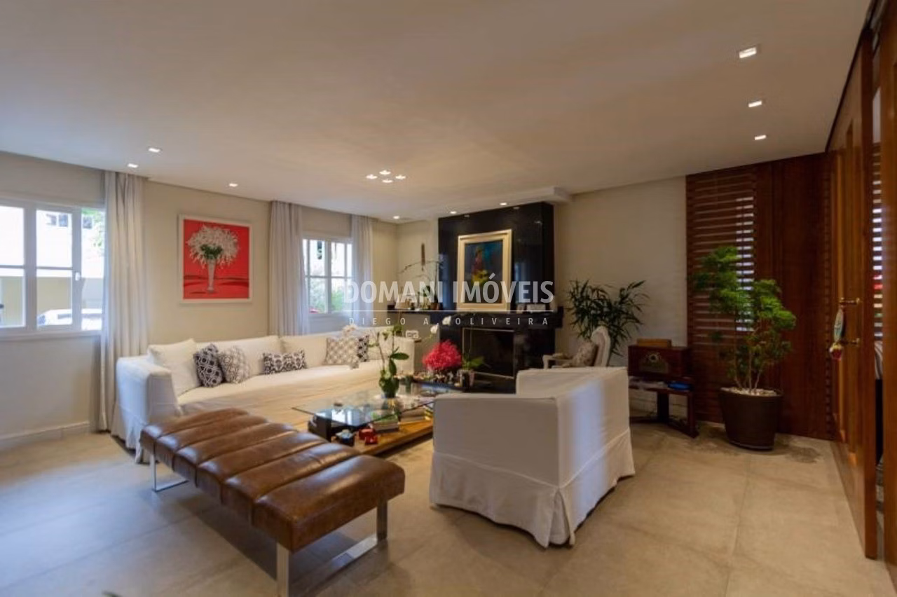 Casa de 328 m² em São Paulo, SP