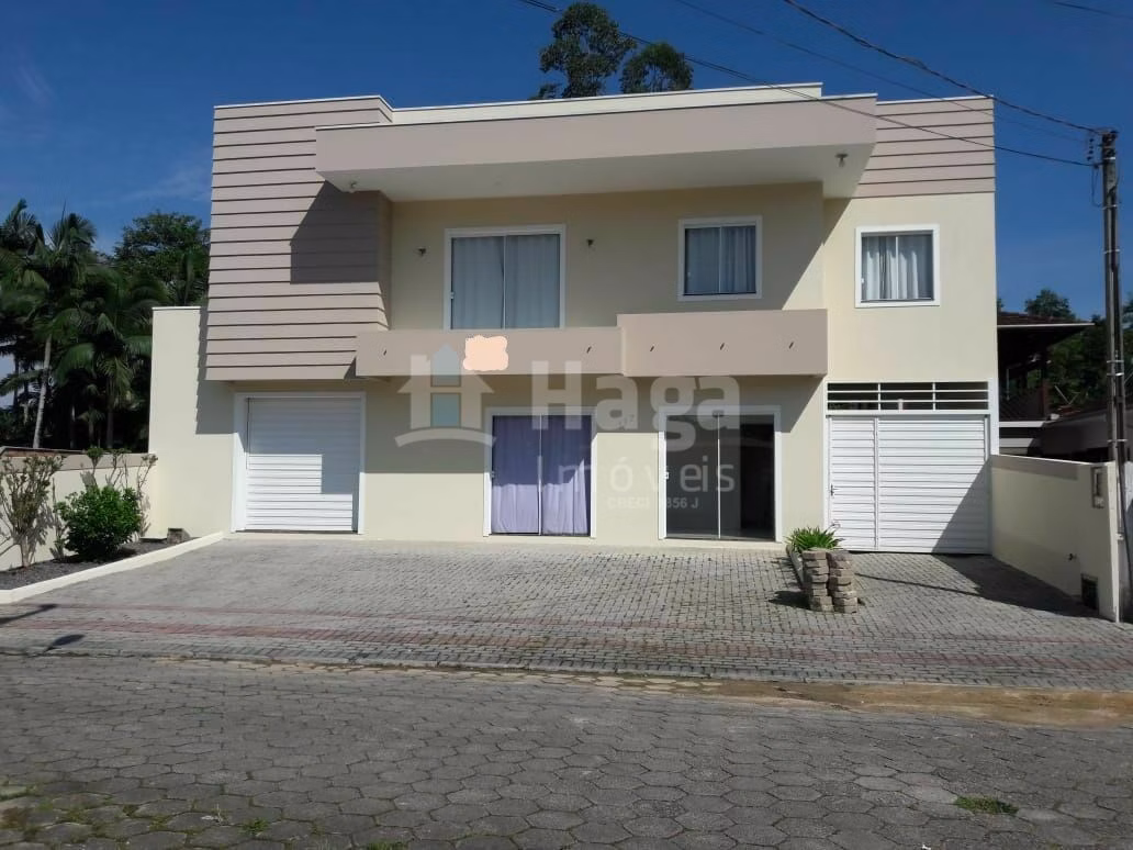 Casa de 375 m² em Guabiruba, SC