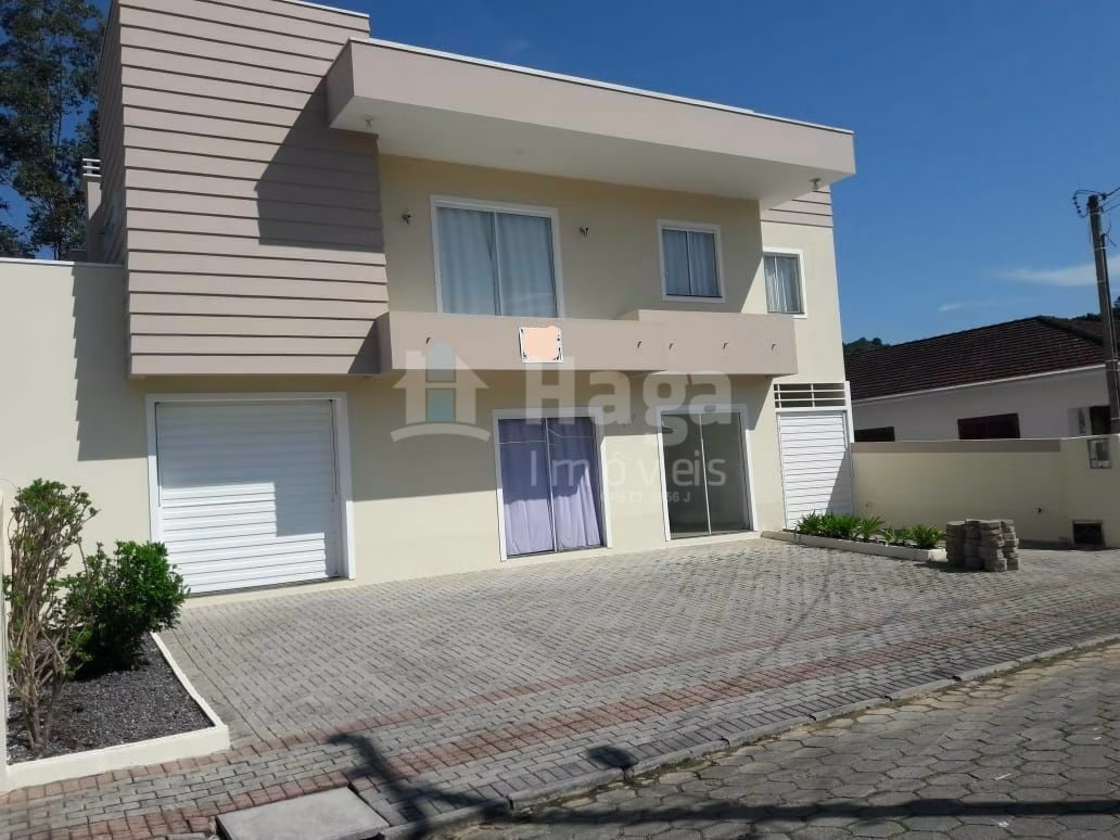 Casa de 375 m² em Guabiruba, SC