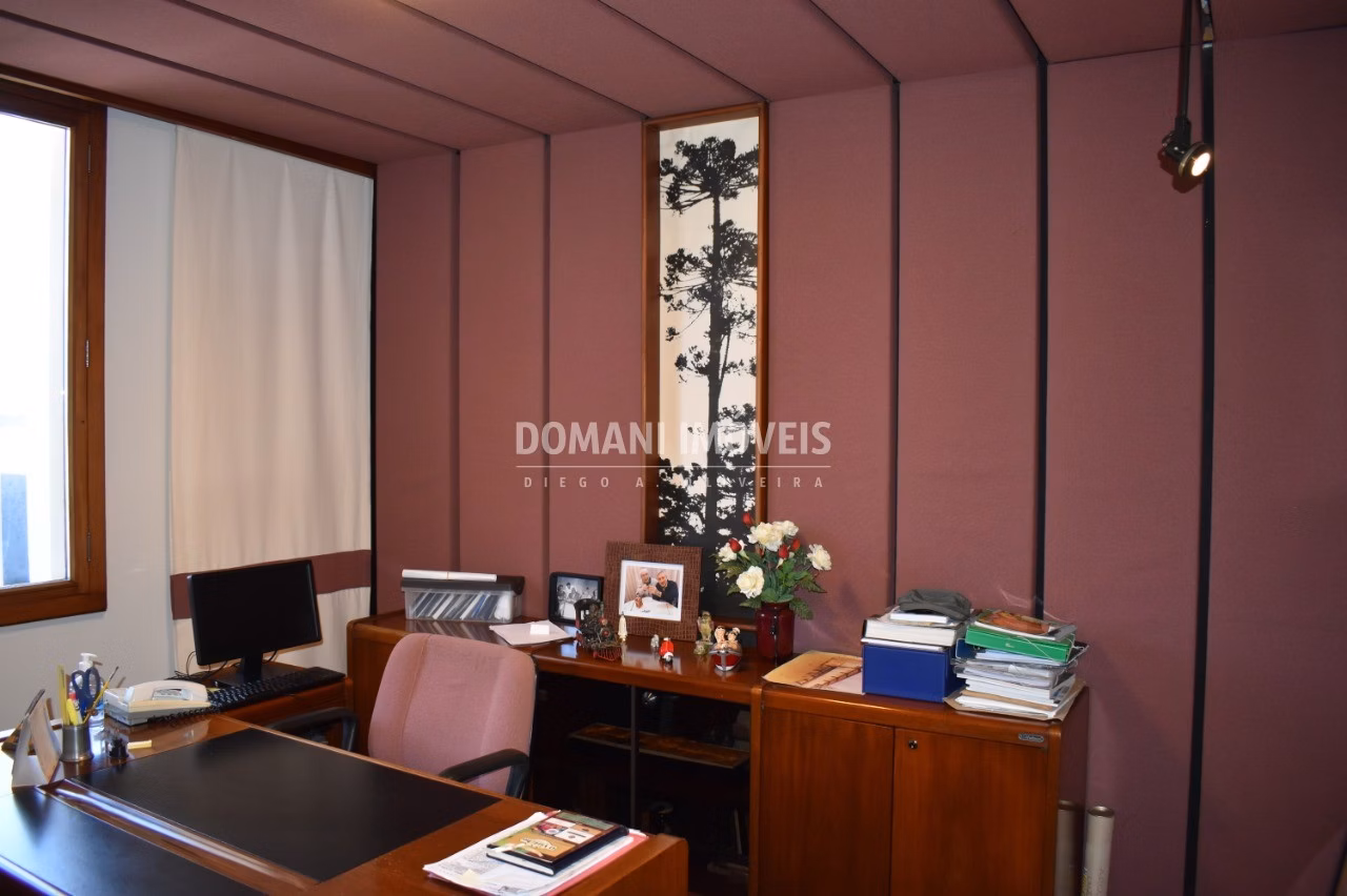 Comercial de 630 m² em Campos do Jordão, SP