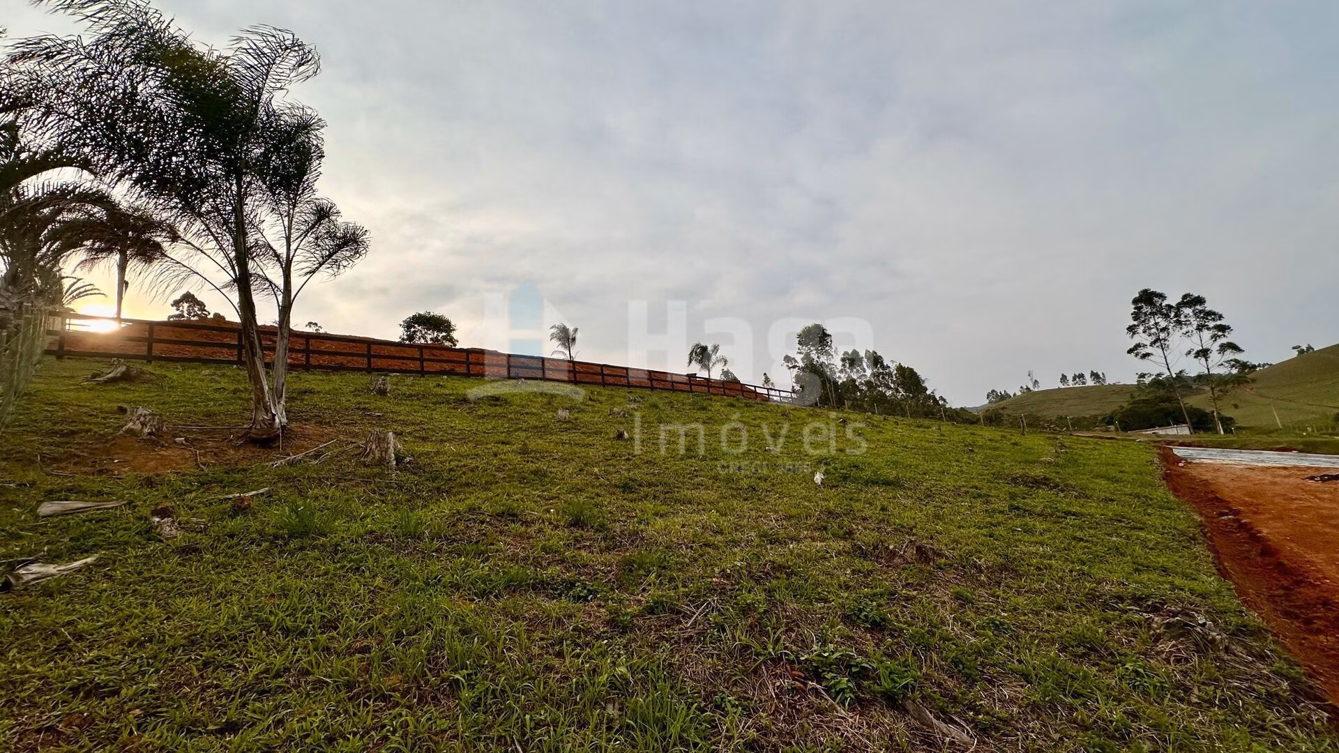 Terreno de 1.702 m² em Canelinha, SC