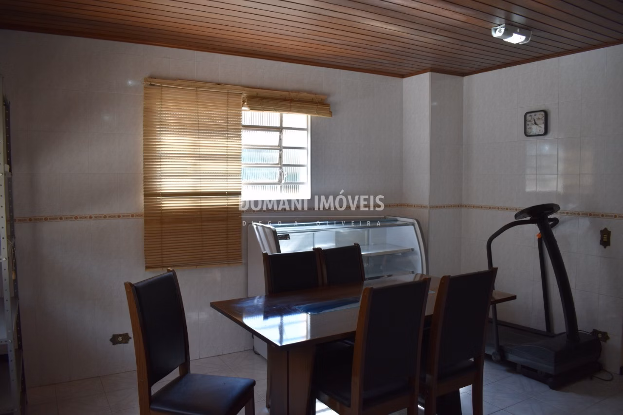 Casa de 280 m² em Campos do Jordão, SP
