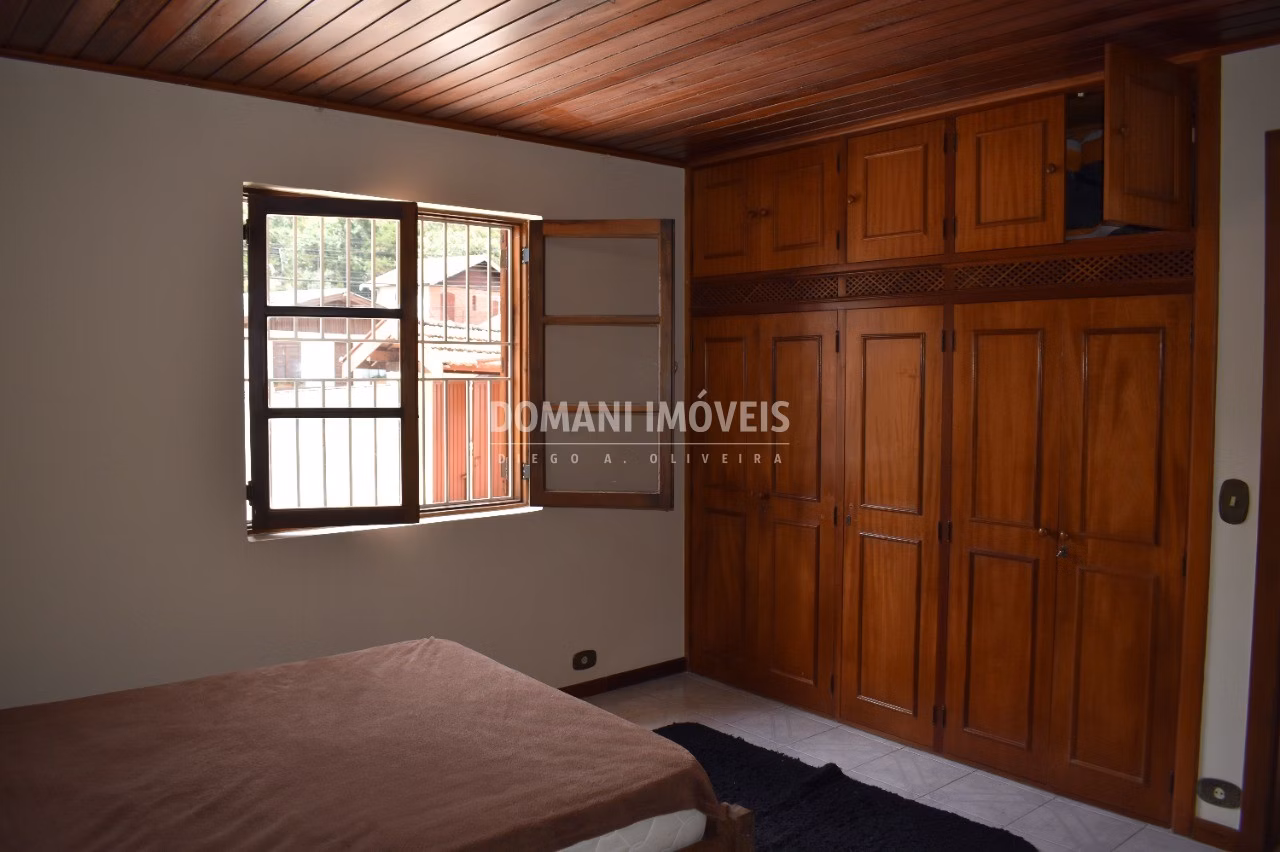 Casa de 280 m² em Campos do Jordão, SP